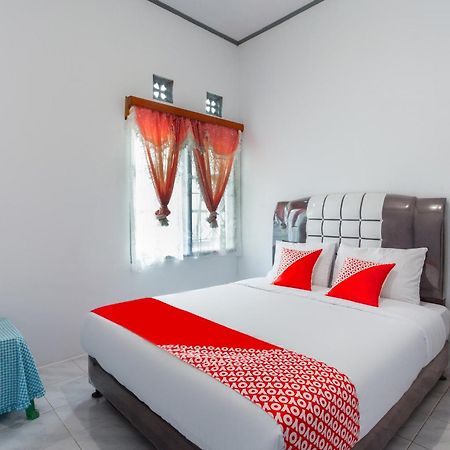 โอโย 2903 ปุตรี เรสซิเดนซ์ ชาเรียะฮ์ Hotel บูกิตติงกี ภายนอก รูปภาพ