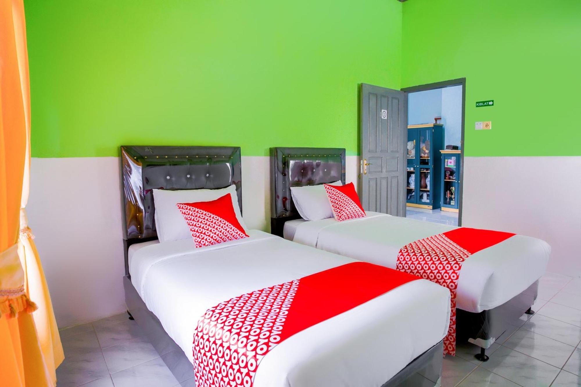 โอโย 2903 ปุตรี เรสซิเดนซ์ ชาเรียะฮ์ Hotel บูกิตติงกี ภายนอก รูปภาพ