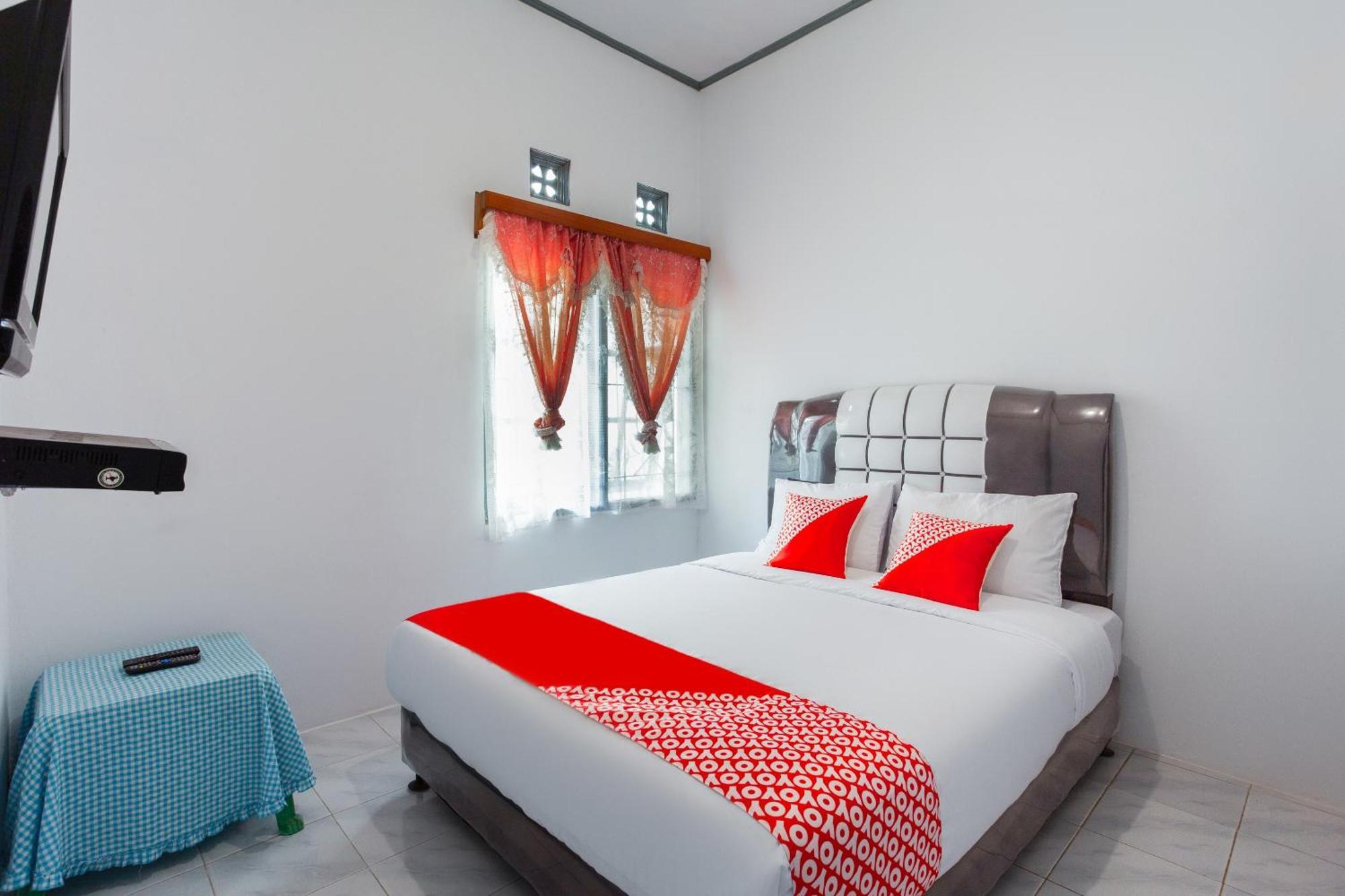 โอโย 2903 ปุตรี เรสซิเดนซ์ ชาเรียะฮ์ Hotel บูกิตติงกี ภายนอก รูปภาพ