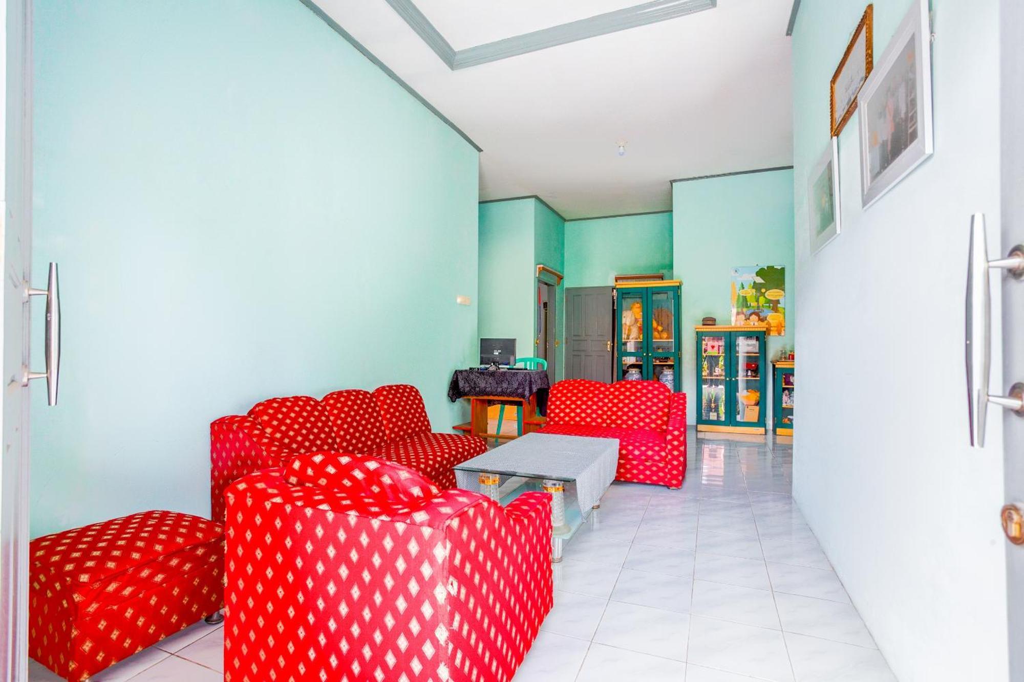 โอโย 2903 ปุตรี เรสซิเดนซ์ ชาเรียะฮ์ Hotel บูกิตติงกี ภายนอก รูปภาพ