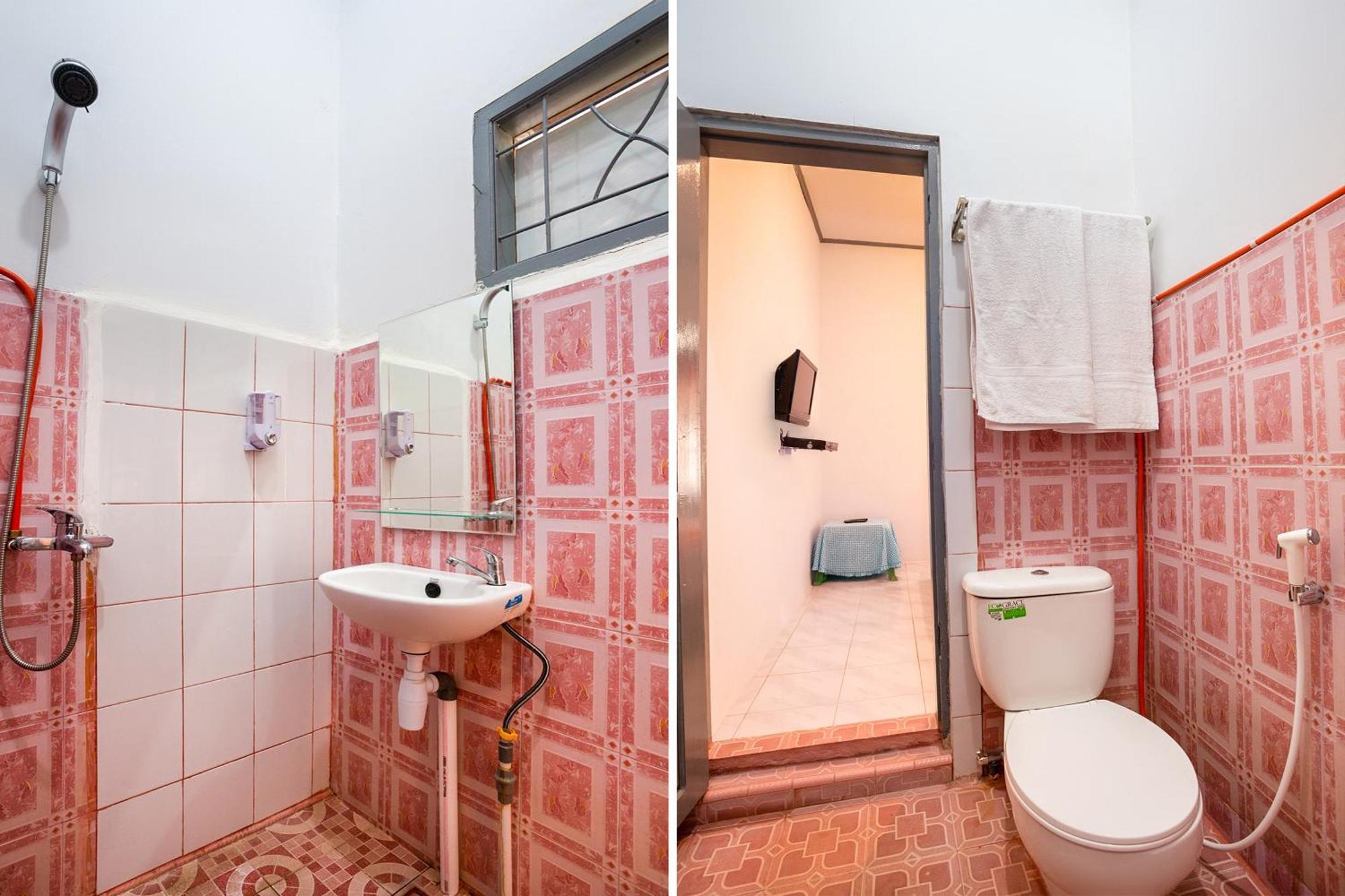 โอโย 2903 ปุตรี เรสซิเดนซ์ ชาเรียะฮ์ Hotel บูกิตติงกี ภายนอก รูปภาพ